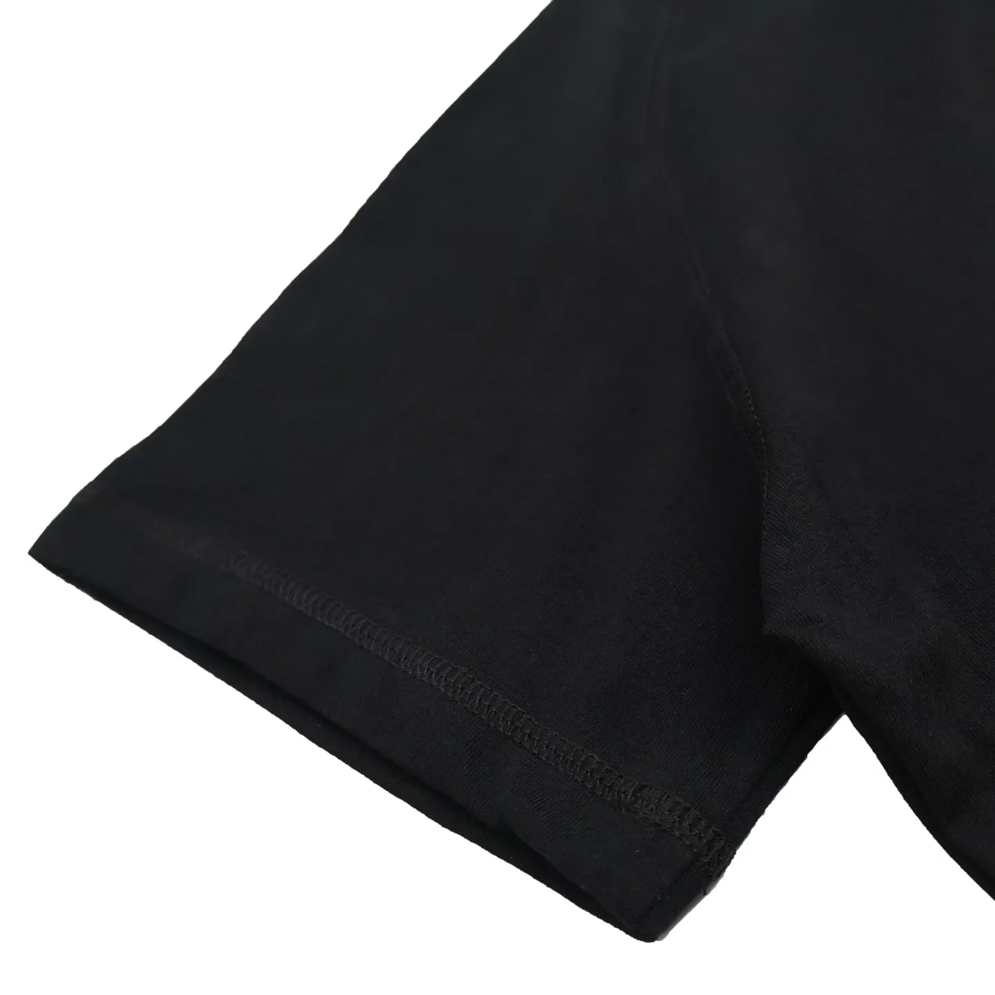 P240 [Exclusive supply] Stonelsland Stone Island printed short sleeves (black) Customized trendy double-strand fiber linen cotton, delicate and smooth, comfortable and skin-friendly, high-end black charm, deep charm, Compass micro-emblem patch embellished on the chest. Adopt imported water slurry printing technology, use advanced computer control system and precision mechanical components to achieve Compass. The fabrics have been washed to give them a better feel and texture. They are not easy to deform, shrink or fade, and maintain their long-lasting beauty.
